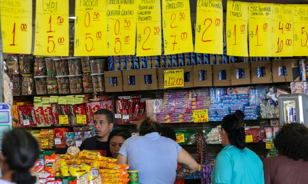Governo federal estuda crédito e capacitação para mitigar impacto do fim da escala 6x1