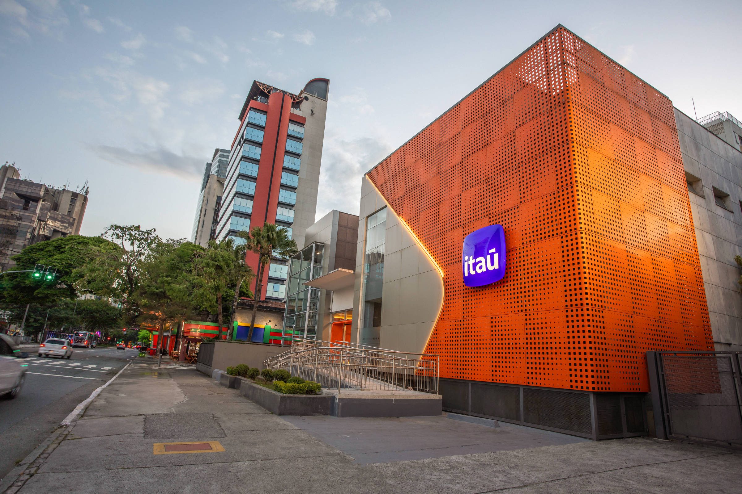 Itaú reduz estimativa para o PIB de 2027 a 0,5% e projeta alta inflacionária