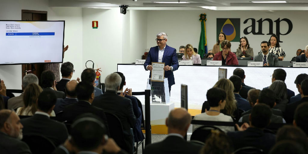 Leilão do pré-sal movimenta R$ 530 milhões com sete blocos arrematados