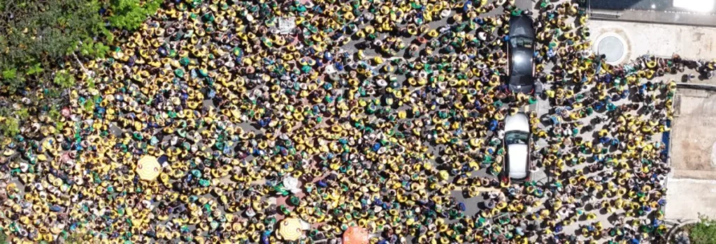 Metodologia da USP aponta 71,9 mil pessoas no auge de ato de Flávio Bolsonaro na Paulista