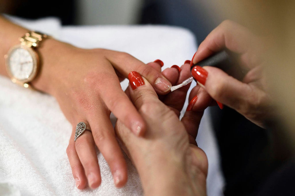 Mudanças na coloração das unhas podem sinalizar condições de saúde
