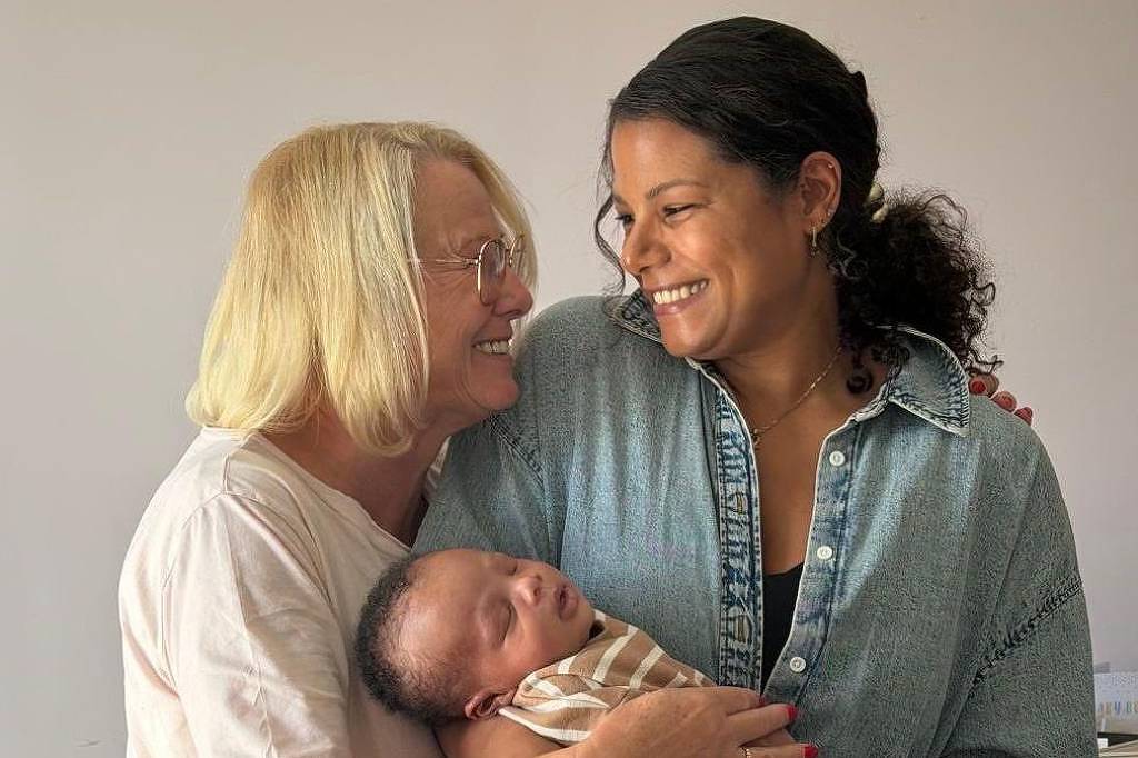 Mulher britânica realiza sonho da maternidade após reimplante ovariano raro e desafiador