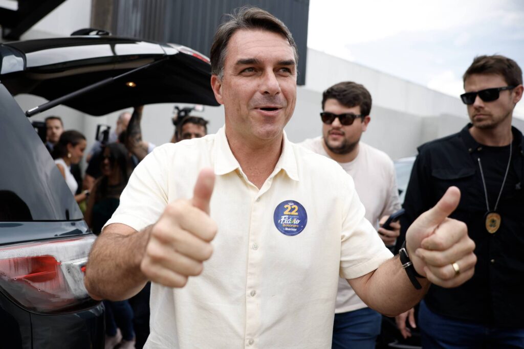 Pastor de Flávio Bolsonaro afasta clima de terceiro turno e pede fim das contestações