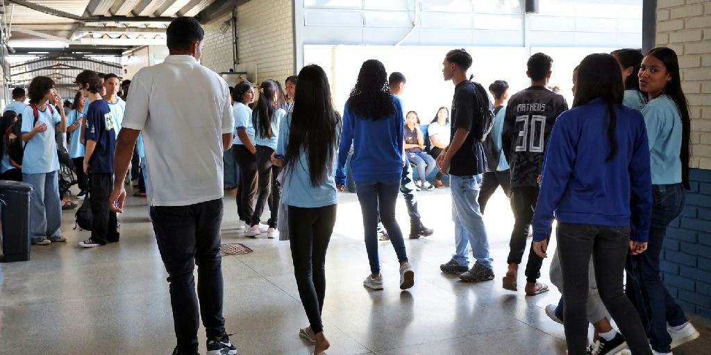 Pé-de-meia inicia pagamento da sétima parcela para estudantes