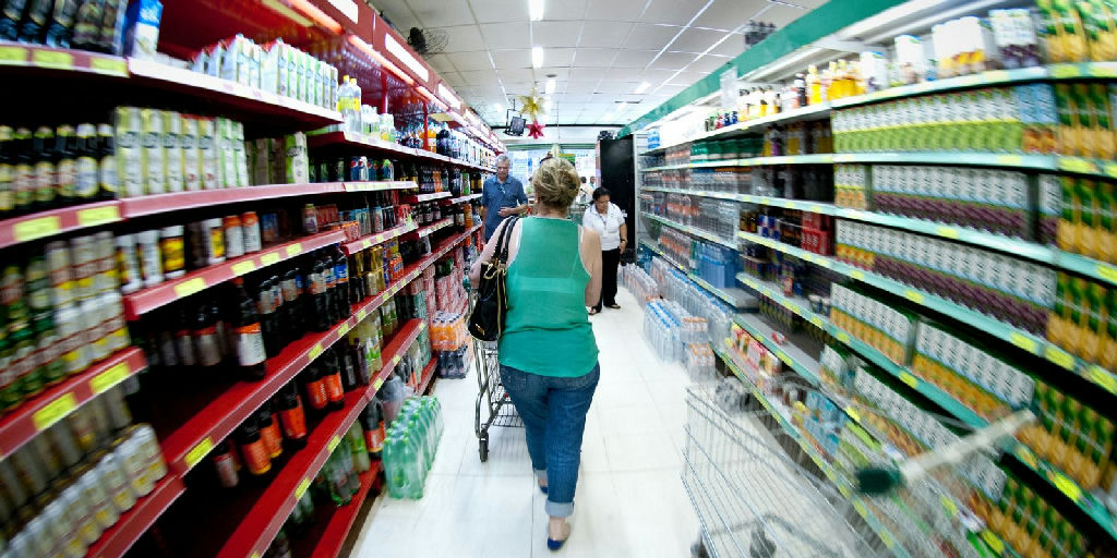 Produção industrial brasileira recua 0,6% em agosto, aponta IBGE