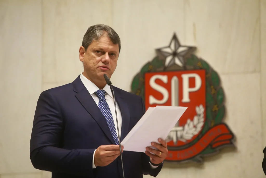 Tarcísio consolida maioria na Alesp com 65 deputados na base de apoio