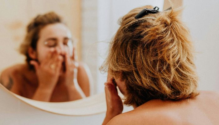 A ascensão dos ativos de skincare: como combinar retinol, niacinamida e ácidos com segurança