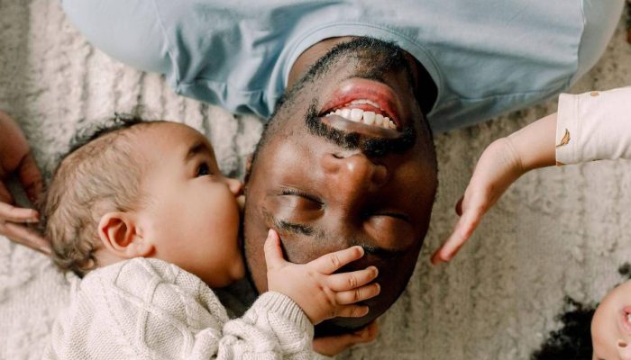 A biologia da paternidade: como o cérebro e o corpo masculino se transformam com a chegada dos filhos