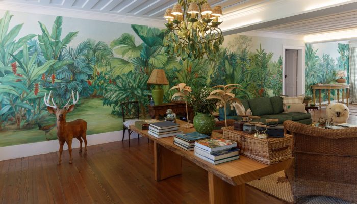 A exuberância tropical da artista francesa Dominique Jardy redefine a decoração de luxo no Brasil e chega aos lares