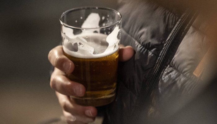 Abstinência de álcool pode elevar risco de consumo compulsivo, aponta estudo