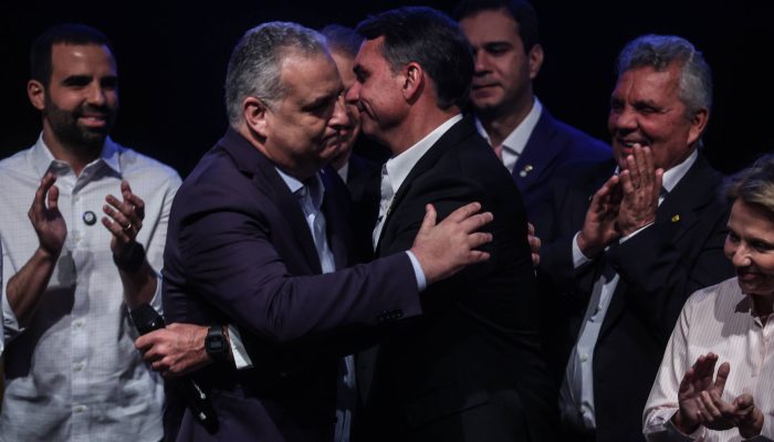 Acusador do vice de Flávio Bolsonaro, Alfredo Gaspar, apresenta versões conflitantes