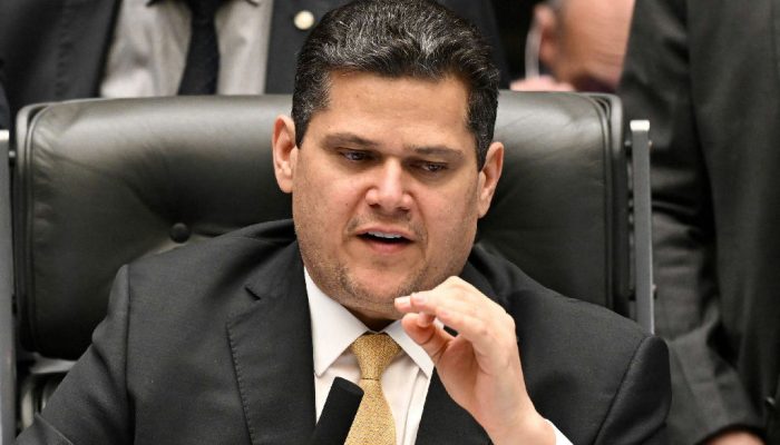 Alcolumbre trava novos pedidos de impeachment contra Alexandre de Moraes