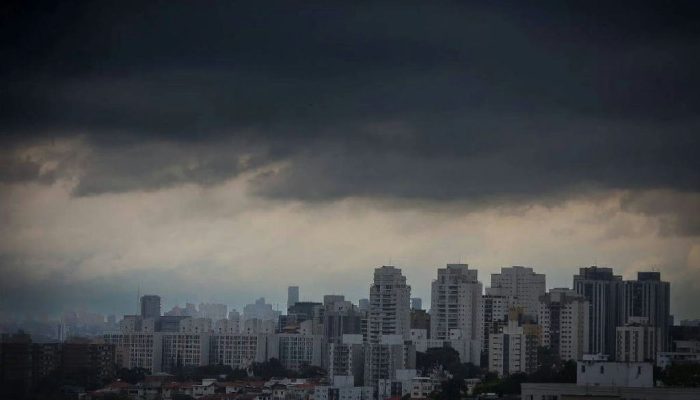 Alerta de tempestades e risco de tornados mobiliza estado de São Paulo nesta quinta-feira