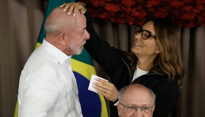 Aliados de Lula acentuam críticas a Janja após presidente ficar atrás de Flávio Bolsonaro no primeiro turno