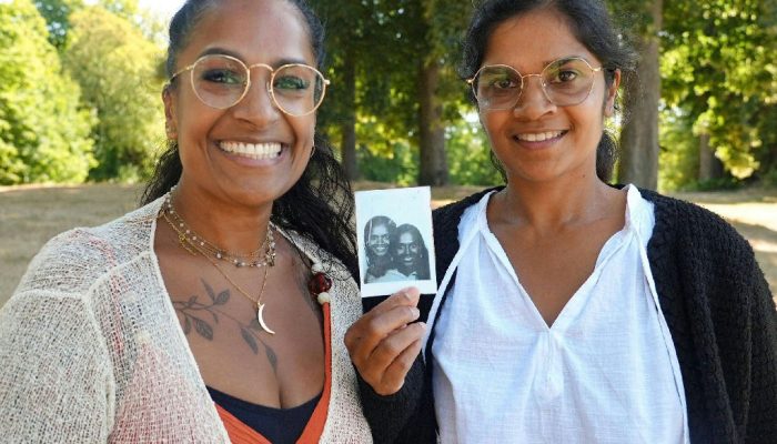 Amizade de décadas revela segredo: exame de DNA confirma que melhores amigas são irmãs