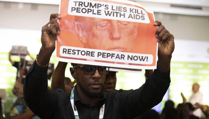 Ativistas denunciam impacto de política dos EUA em conferência de Aids no Rio