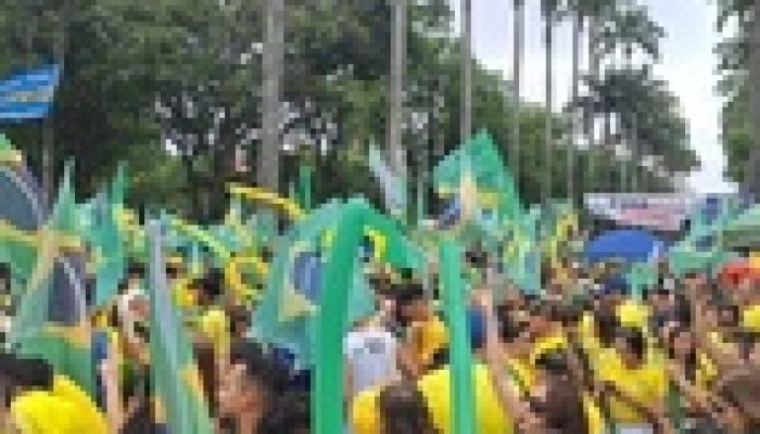 Belo Horizonte recebe motociata de apoiadores de Flávio com Cleitinho e Nikolas Ferreira