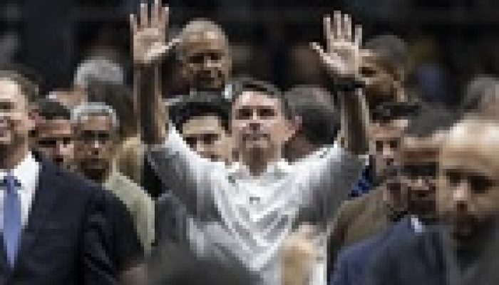 Bispo da Assembleia de Deus declara apoio a Flávio Bolsonaro em evento no Rio