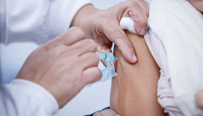 Boato sobre vacina contra pneumonia para maiores de 58 anos é falso