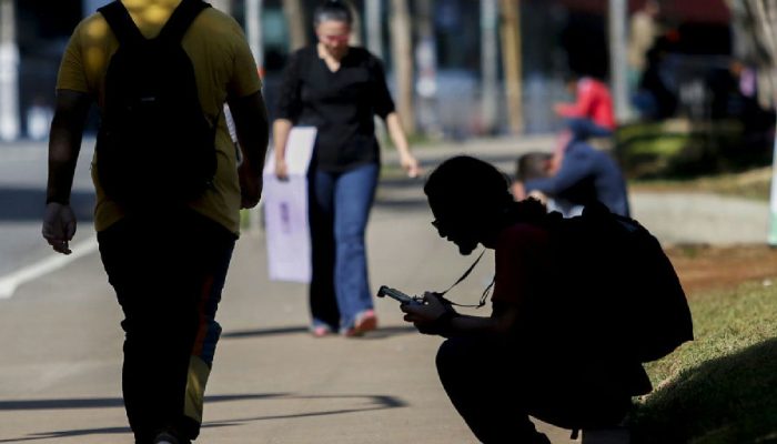 Brasil reduz taxa de jovens nem-nem para 22,4% em oito anos