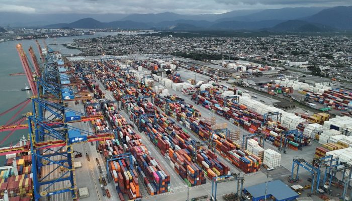 Brasil registra exportações recordes e déficit das contas externas recua em junho