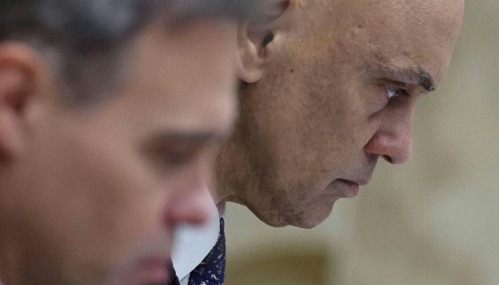 Campanha de Lula exige isonomia de André Mendonça em investigações de bolsonaristas