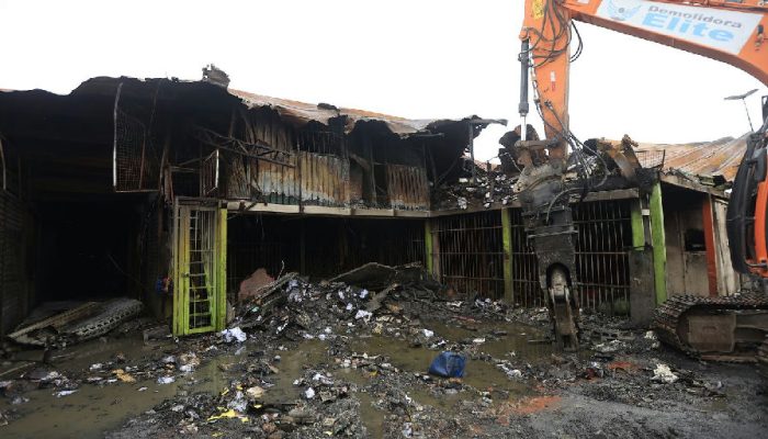 Ceagesp monta espaço temporário para 124 comerciantes após incêndio em pavilhão