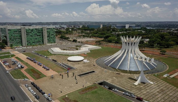 Celina Leão lidera corrida pelo Governo do DF com 39% das intenções de voto
