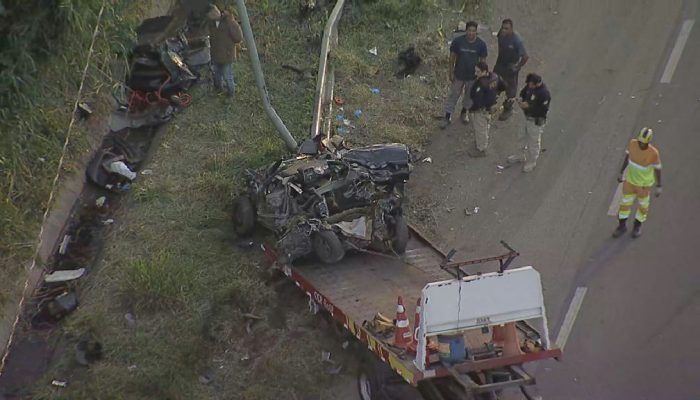 Colisão entre caminhão e carro fere uma pessoa e trava trânsito na Via Dutra em Guarulhos