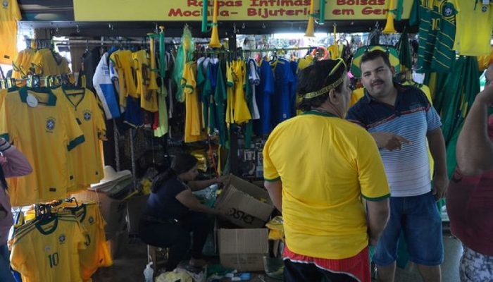 Comércio varejista brasileiro recua 0,8% em julho após "ressaca" da Copa do Mundo