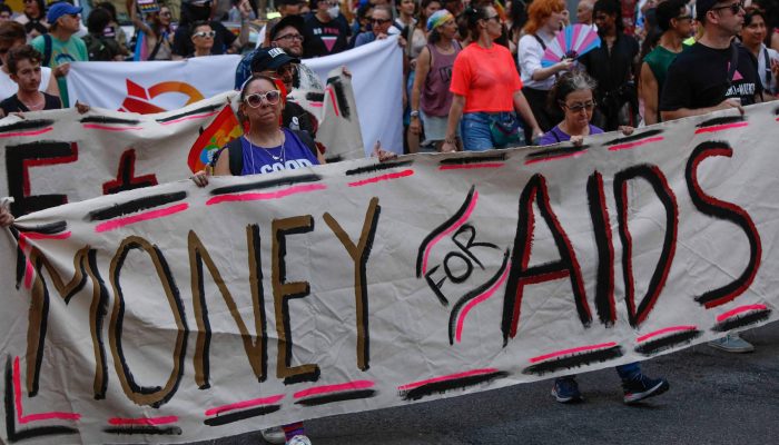 Cortes no programa de combate ao HIV de Trump afetam 77 mil crianças e fecham clínicas