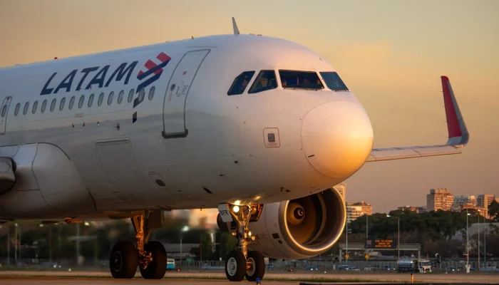 Criança sofre ferimento em aeronave da Latam antes de decolagem em Congonhas