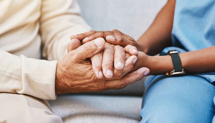Cuidar de idosos com demência: como o planejamento pode reduzir conflitos familiares