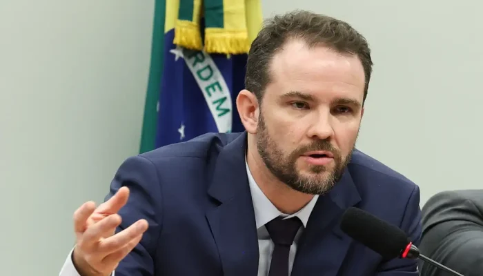 Dario Durigan aponta juros altos, e não gastos públicos, como causa da alta na dívida