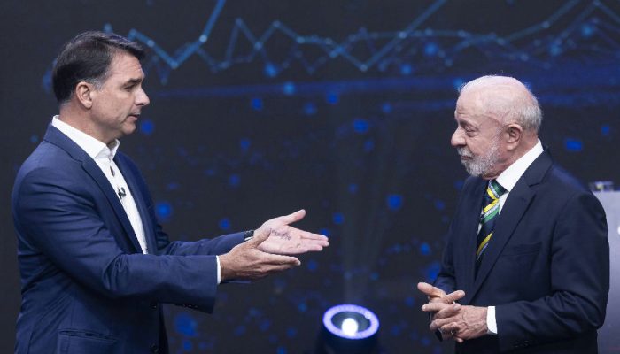 Debate presidencial é marcado por embates sobre economia e figuras políticas