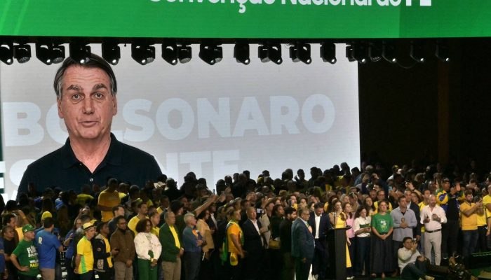 Defesa de Flávio Bolsonaro afirma ao TSE que vídeo de IA de ex-presidente é legal