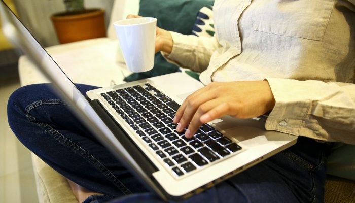 Desconfiança online: 7 em cada 10 brasileiros temem comprar medicamentos pela internet