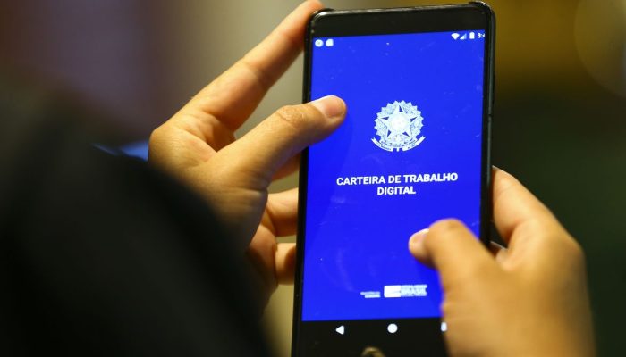 Desemprego no Brasil cai a 5,4% no 2º trimestre, menor nível em mais de uma década