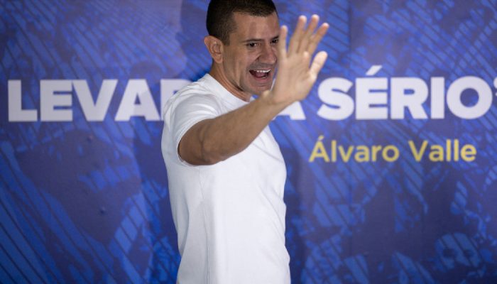 Douglas Ruas é oficializado governador do Rio de Janeiro e se torna o mais jovem em meio século