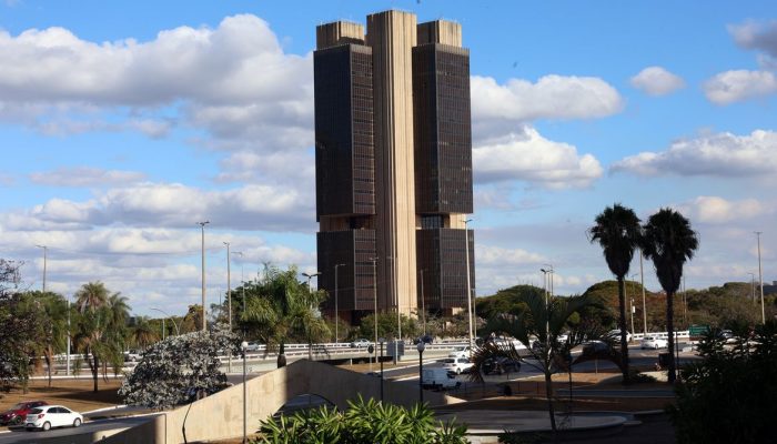 Economistas questionam eficácia de corte de gastos na contenção da dívida