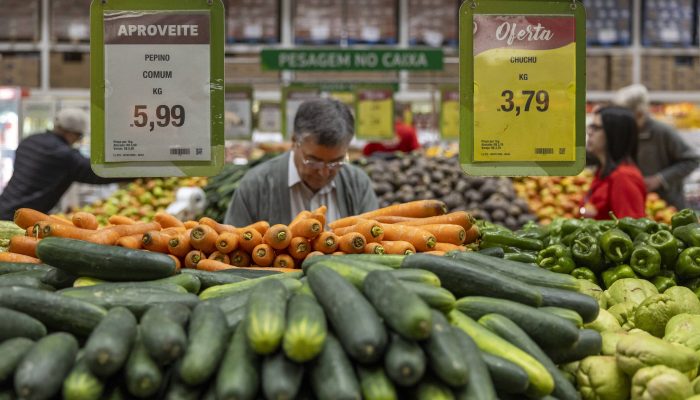 Economistas revisam projeções: Inflação de 2026 em baixa, com alta esperada para 2027 e 2028