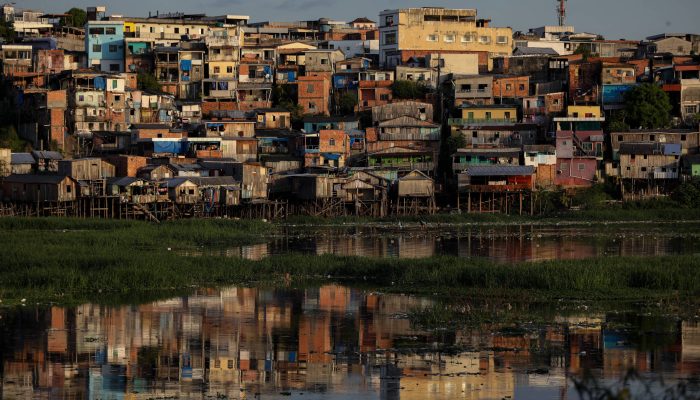 Edital da Habitat Brasil oferece R$ 40 mil para reportagens sobre moradia e crise climática