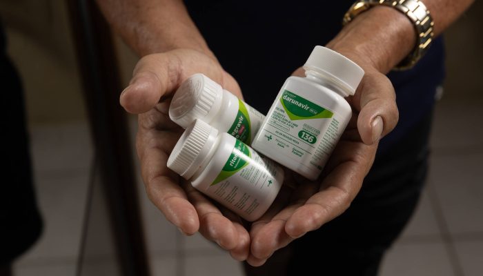 Envelhecimento precoce atinge pessoas com HIV e desafia sistemas de saúde