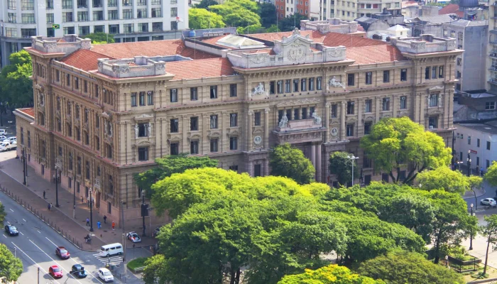 Estudantes de medicina recorrem à Justiça após reprovações em massa na Unisa