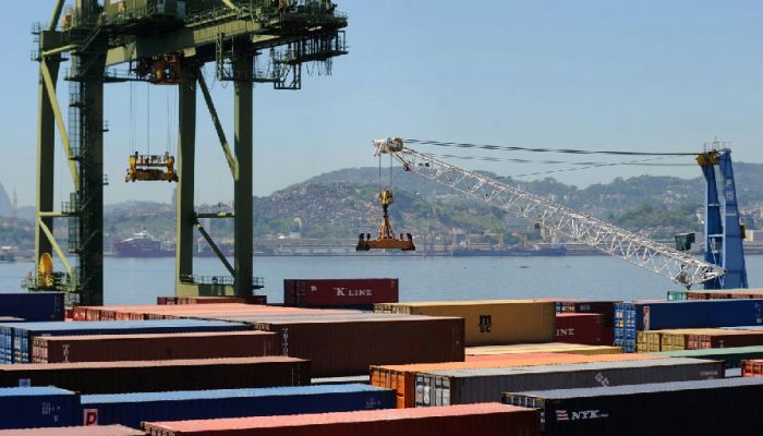 Exportações de petróleo, soja e minério garantem superávit de US$ 7,4 bilhões à balança em agosto