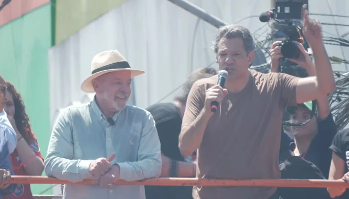 Fernando Haddad critica Flávio Bolsonaro por supostos elos em escândalos e filme 'Dark Horse'
