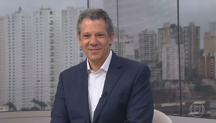 Fernando Haddad propõe IA na saúde e revisão da Sabesp, abordando alta rejeição
