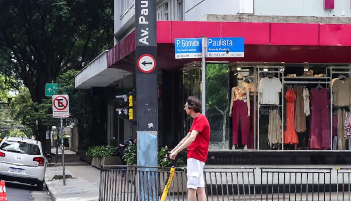 Fiscalização de bikes e patinetes elétricos em São Paulo enfrenta desafio logístico