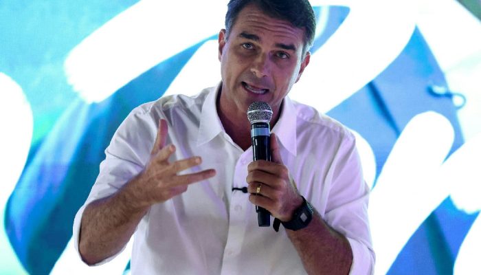 Flávio Bolsonaro acusa campanha de Lula de disseminar desinformação em massa