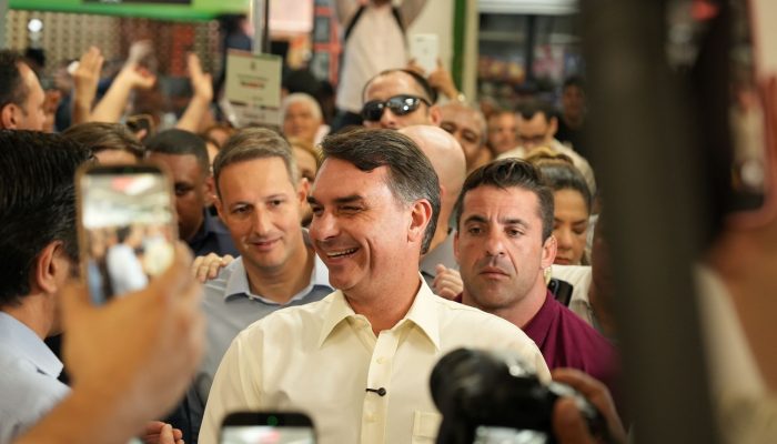 Flávio Bolsonaro afirma ter prestado contas sobre 'Dark Horse' e mira Lula em caso Master